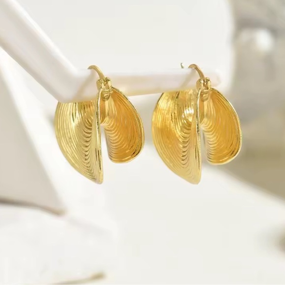 Zara 18K Gold color Crescent Hoop Earrings - Picture 5 of 8